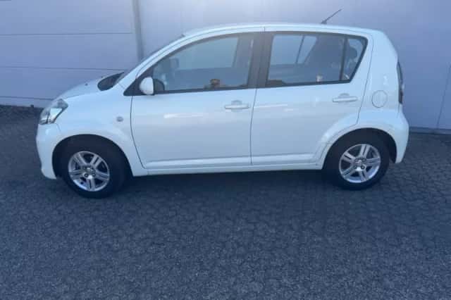 Subaru Justy (2011) thumbnail 2
