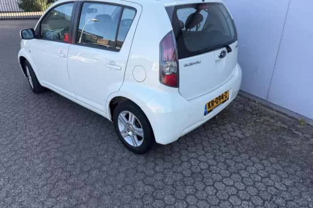 Subaru Justy (2011) thumbnail 4