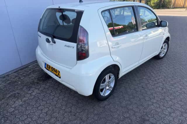 Subaru Justy (2011) thumbnail 5