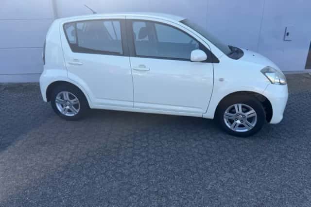 Subaru Justy (2011) thumbnail 6