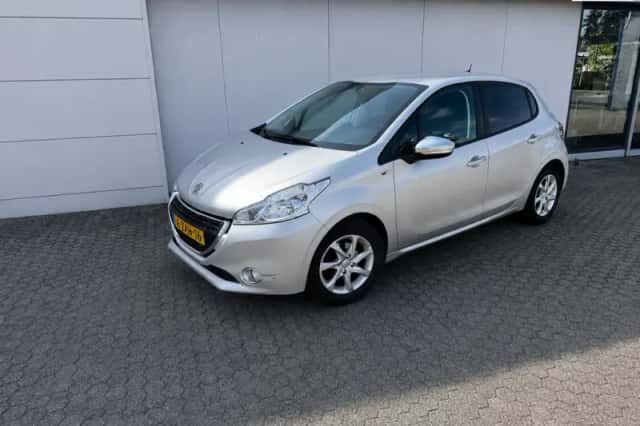 Peugeot 208 (2015) thumbnail 1