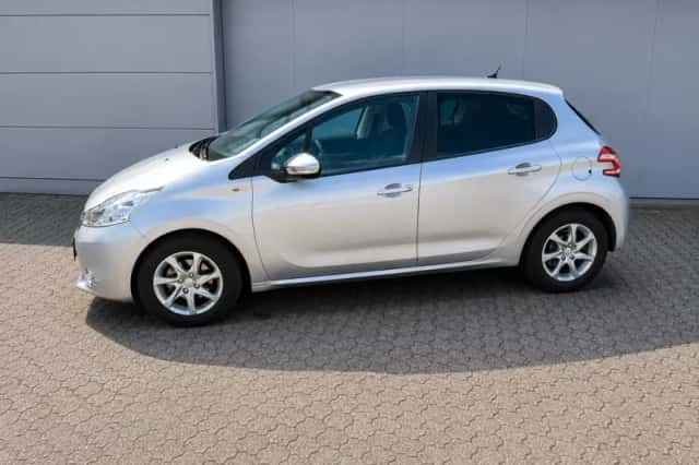 Peugeot 208 (2015) thumbnail 2