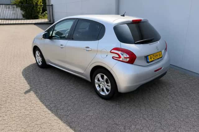 Peugeot 208 (2015) thumbnail 3