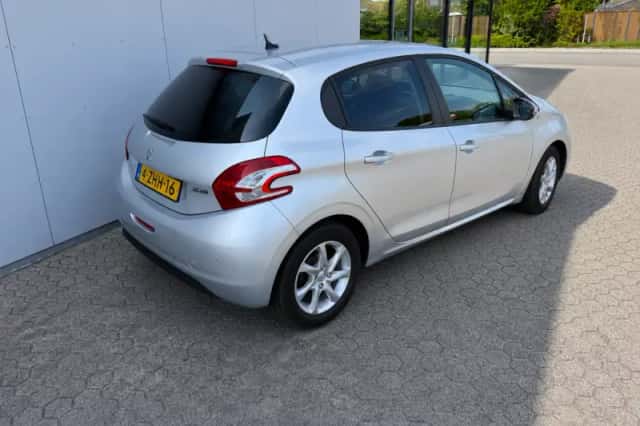Peugeot 208 (2015) thumbnail 4