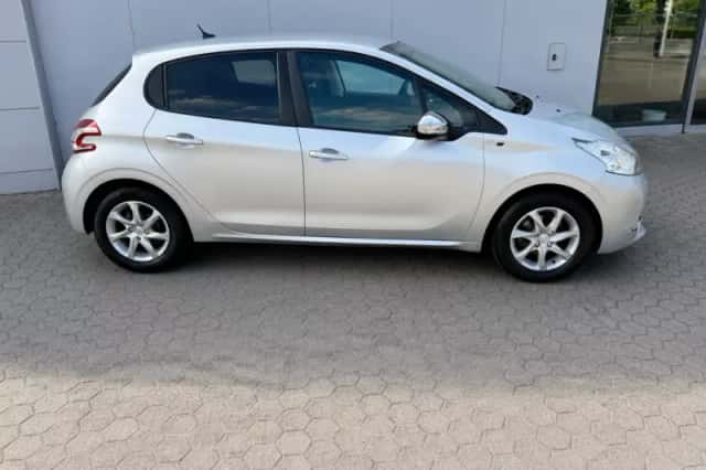 Peugeot 208 (2015) thumbnail 5