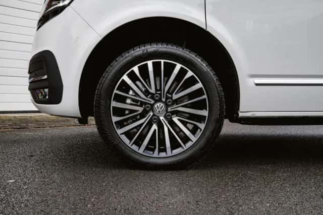 Volkswagen Transporter (2023) thumbnail 2