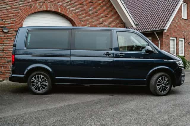 Volkswagen Caravelle (2023) thumbnail 4
