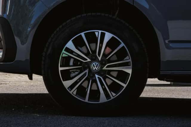 Volkswagen Transporter (2024) thumbnail 2
