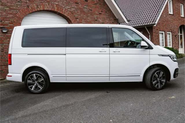 Volkswagen Caravelle (2023) thumbnail 4
