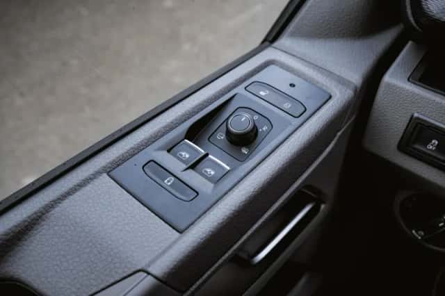 Volkswagen Transporter (2024) thumbnail 24