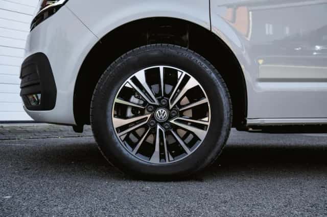 Volkswagen Transporter (2024) thumbnail 2