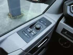 Volkswagen Caravelle (2023) thumbnail 23