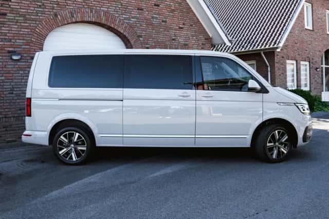 Volkswagen Caravelle (2023) thumbnail 4