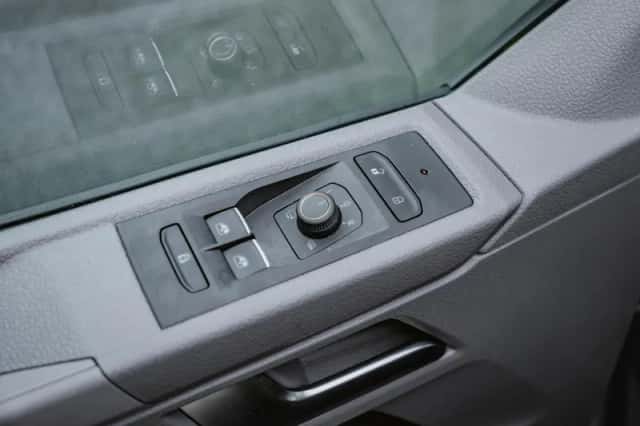 Volkswagen Transporter (2023) thumbnail 23