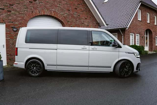 Volkswagen Caravelle (2023) thumbnail 4