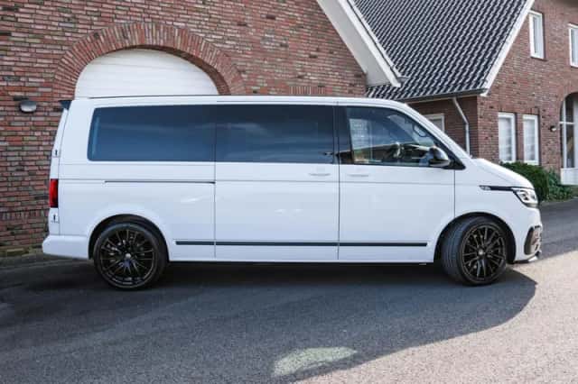 Volkswagen Caravelle (2023) thumbnail 4