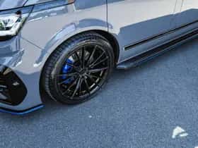 Volkswagen Caravelle (2023) thumbnail 2
