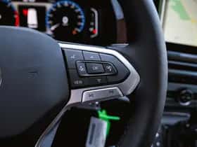 Volkswagen Caravelle (2024) thumbnail 23
