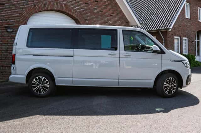 Volkswagen Caravelle (2024) thumbnail 4