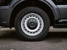 Volkswagen Crafter (2024) thumbnail 2