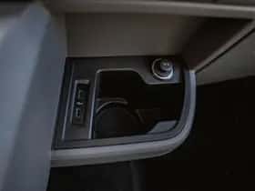 Volkswagen Caravelle (2023) thumbnail 24