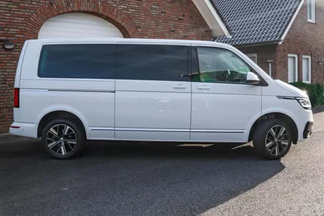 Volkswagen Caravelle (2023) thumbnail 4