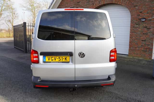 Volkswagen Transporter (2019) thumbnail 2