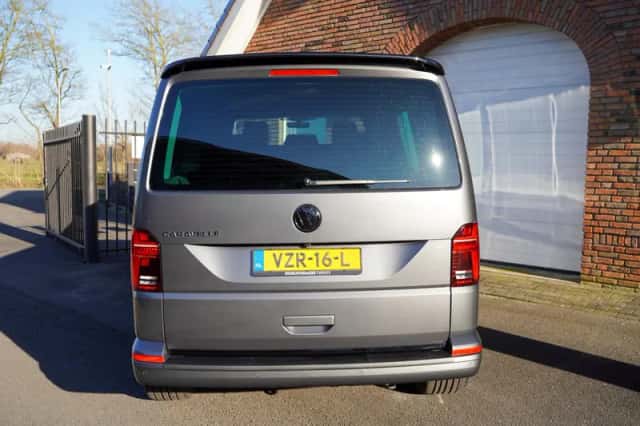 Volkswagen Transporter (2023) thumbnail 2