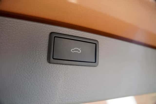 Volkswagen Transporter (2022) thumbnail 2