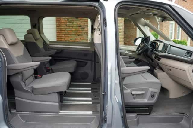 Volkswagen Multivan (2023) thumbnail 5