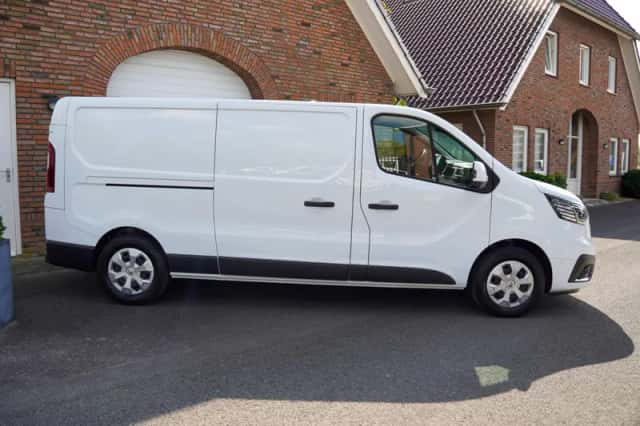 Renault Trafic (2024) thumbnail 4
