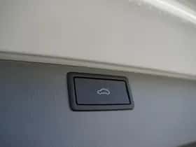 Volkswagen Caravelle (2023) thumbnail 2