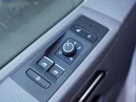 Volkswagen Caravelle (2023) thumbnail 18