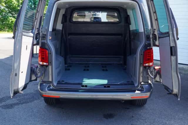 Volkswagen Transporter (2024) thumbnail 2