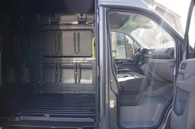 Volkswagen Crafter (2024) thumbnail 5
