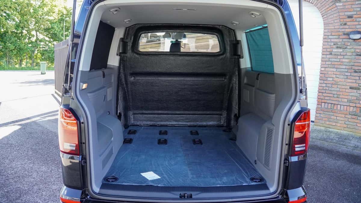 Volkswagen Transporter (2024) — foto 1