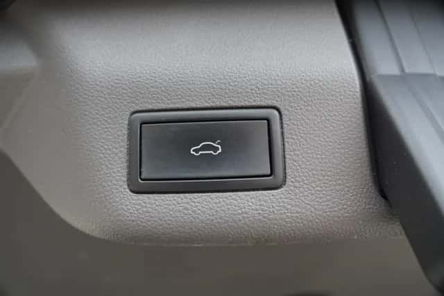 Volkswagen Multivan (2023) thumbnail 1