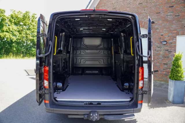 Volkswagen Crafter (2024) thumbnail 1
