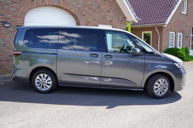 Volkswagen Multivan (2024) thumbnail 4