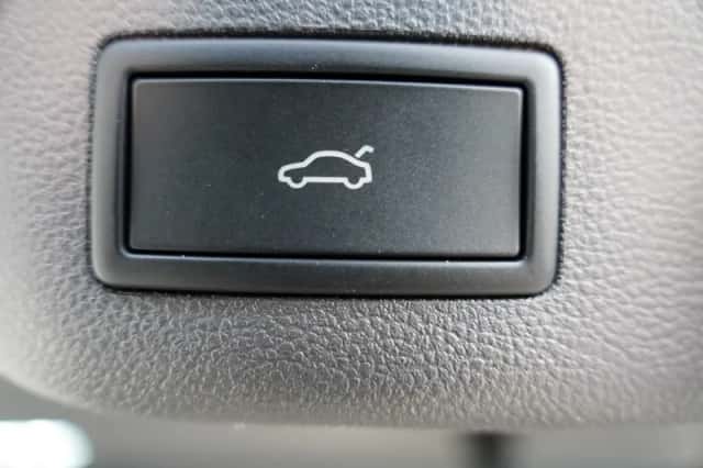 Volkswagen Multivan (2026) thumbnail 1