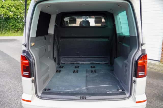Volkswagen Transporter (2024) thumbnail 1