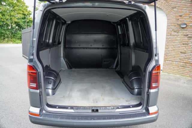 Volkswagen Transporter (2021) thumbnail 2