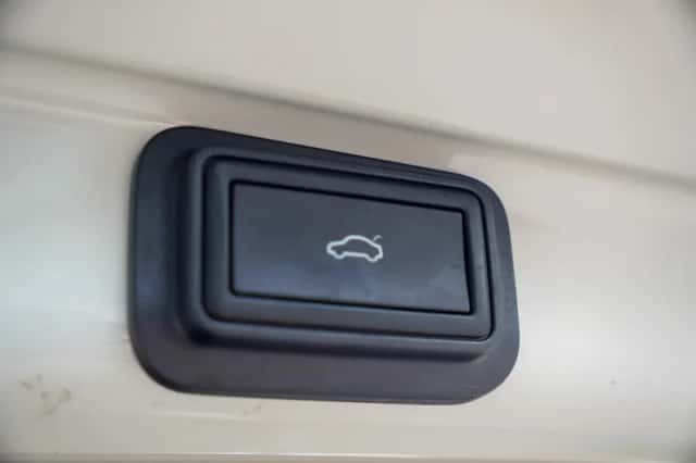 Volkswagen Transporter (2023) thumbnail 1