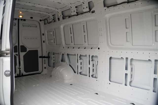 Volkswagen Crafter (2024) thumbnail 5