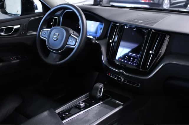 Volvo XC60 (2021) thumbnail 2