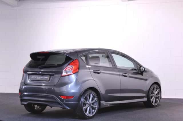 Ford Fiesta (2016) thumbnail 3