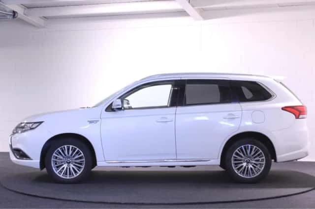 Mitsubishi Outlander (2019) thumbnail 5