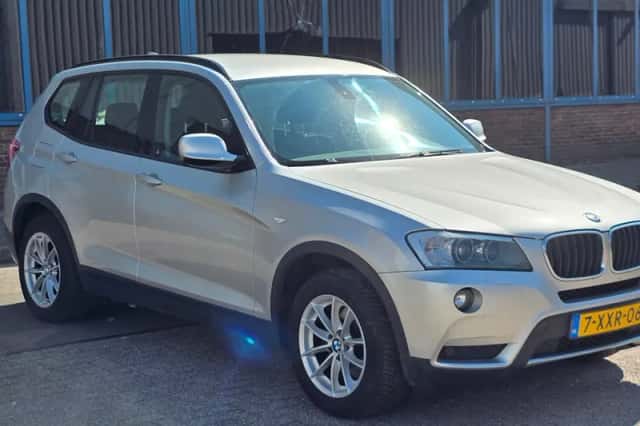 BMW X3 (2011) thumbnail 2