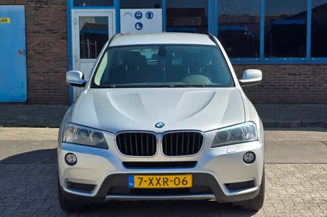 BMW X3 (2011) thumbnail 3