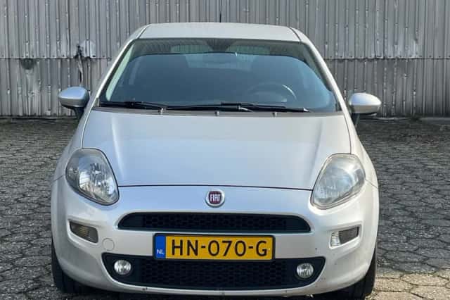 Fiat Punto (2015) thumbnail 2
